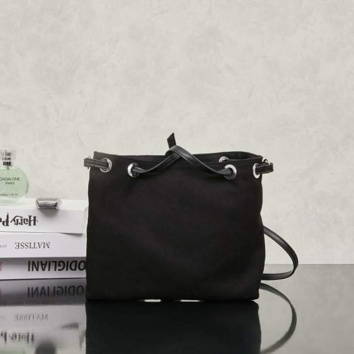 Picture of Prada Handbags _SKUfw226957071fw